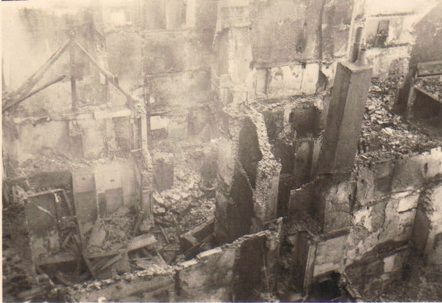 Fichier:Photo-Amiens-Bombarde-Aerien-WW2.jpg
