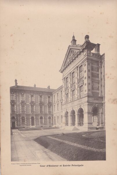 Fichier:Amiens-Ecole-normale-instituteurs-1913-1914-cour-honneur.jpg