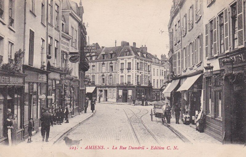 Fichier:CPA-Amiens-Rue-Dumeril-CN223.jpg