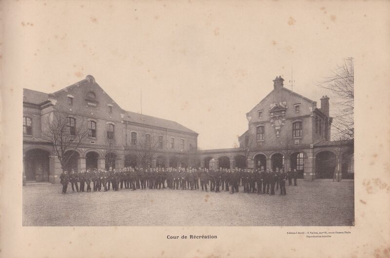 Fichier:Amiens-Ecole-normale-instituteurs-1913-1914-cour-de-recreation.jpg
