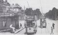 Tramway devant une station sur le Boulevard d'Alsace Lorraine