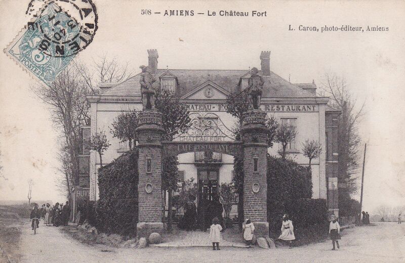 Fichier:CPA-Amiens-508-le-chateau-fort.jpg