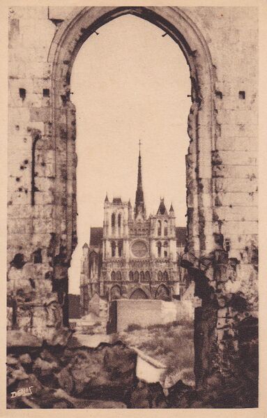 Fichier:CP-Amiens-Cathedrale-vue-de-la-chapelle-des-soeurs-grises.jpg