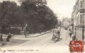 La place vue de la Rue de Noyon