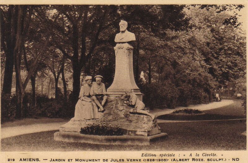 Fichier:CPA-Jardin-et-Monument-Jules-Verne.jpg