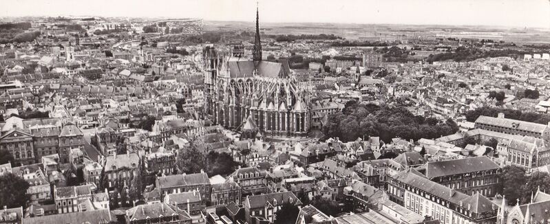 Fichier:CP-AMIENS-Panorama-large-annees60.jpg