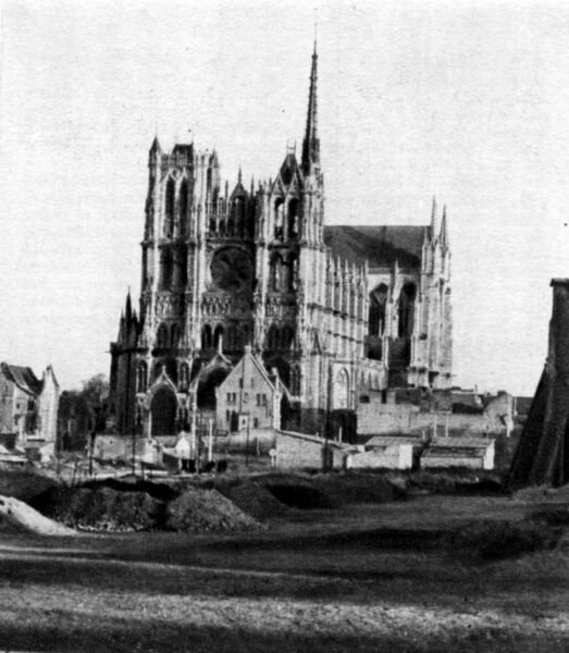 Fichier:Cathedrale-amiens-1940.jpeg