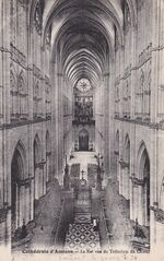 Vignette pour Fichier:CPA-Amiens-1918-Cathedrale-la-nef-vue-du-triforium-du-choeur.jpg