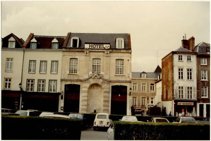 Fichier:Fontaine Place au Feurre 19 10 1990.jpg