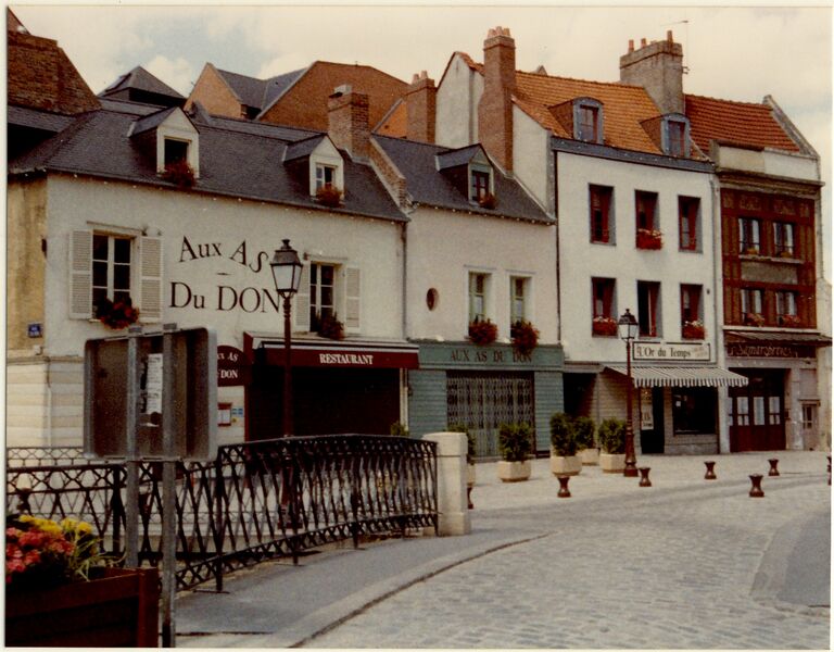 Fichier:Place du Don 14 08 1989.jpg