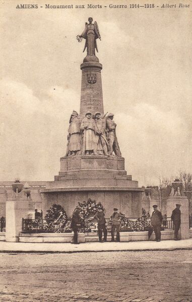 Fichier:CPA-monument-aux-morts-Albert-Roze.jpg