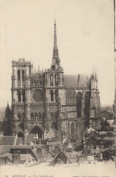 Fichier:CPA-Cathedrale-toits.jpg