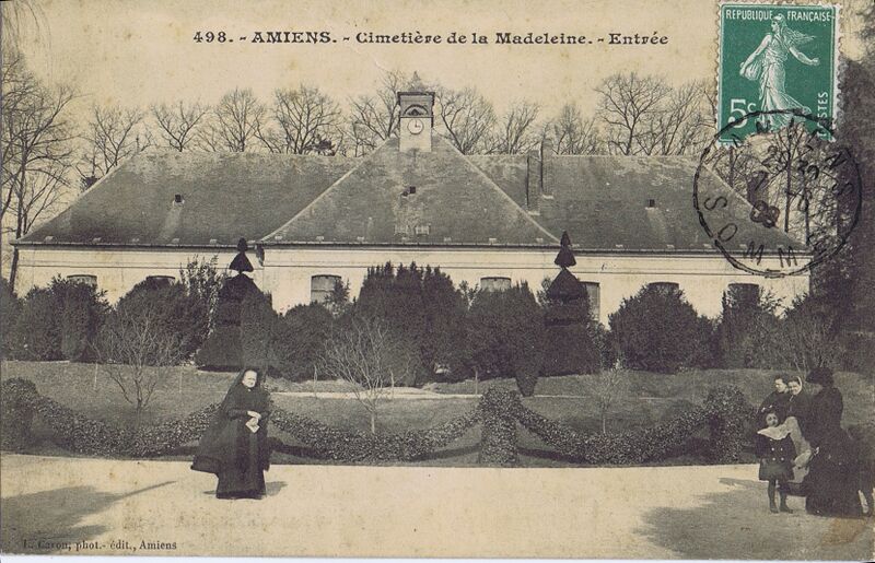 Fichier:CPA-Amiens-cimetiere-de-la-Madeleine-entree.jpeg
