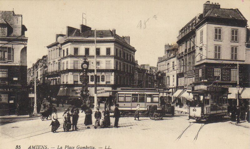 Fichier:CPA-Place-Gambetta-et-Tramway.jpg