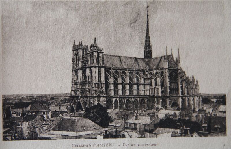Fichier:Cathedrale-Amiens-Louvencourt 8718.JPG