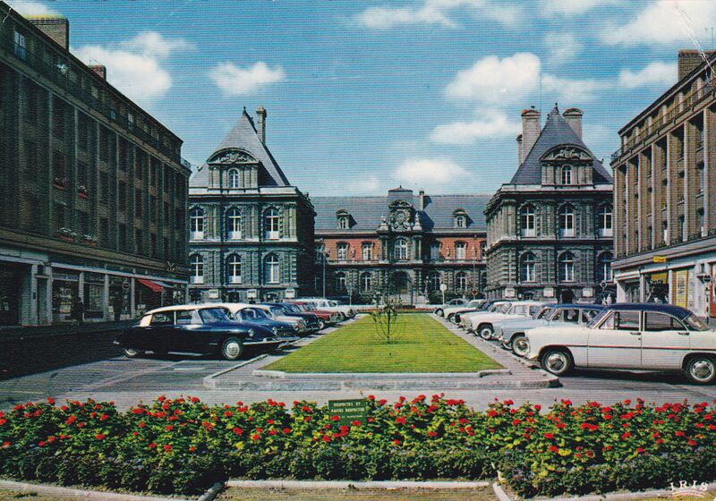 Fichier:CP-Amiens-la-mairie-1960.jpg