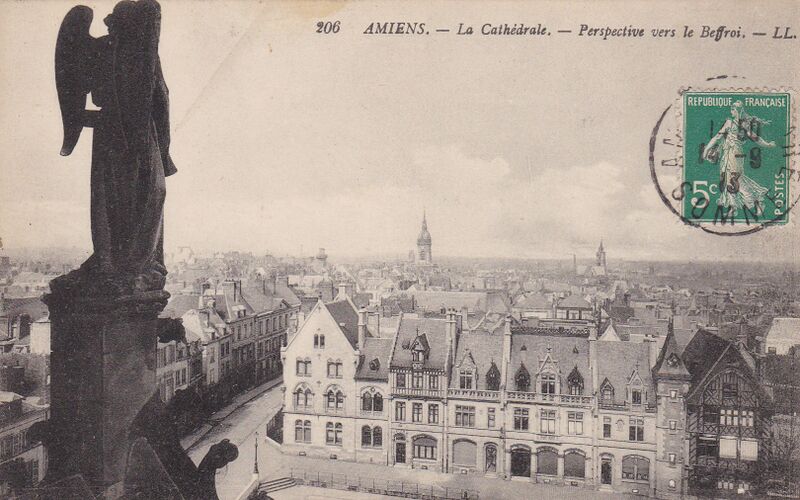Fichier:CPA-Amiens-206-perspective.jpg