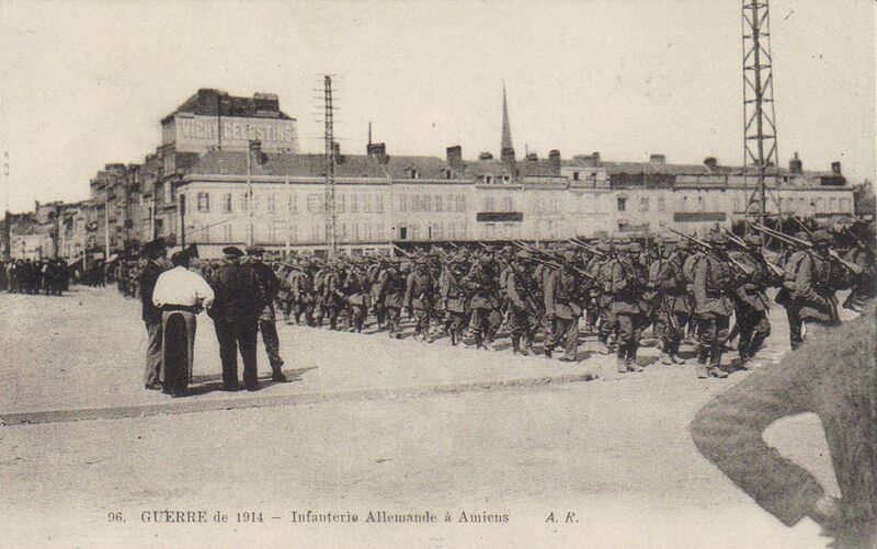 Fichier:CPA-Infanterie-allemande-a-Amiens.jpg