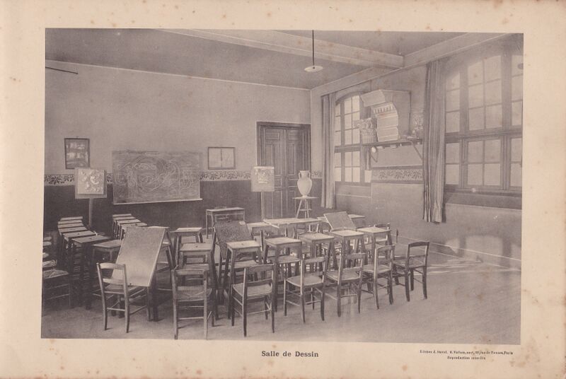 Fichier:Amiens-Ecole-normale-instituteurs-1913-1914-salle-de-dessin.jpg
