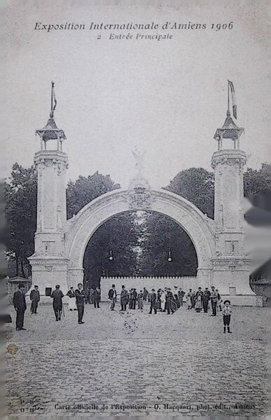 Fichier:CPA-Exposition-internationale-Amiens-1906-Entree-principale-2.jpg