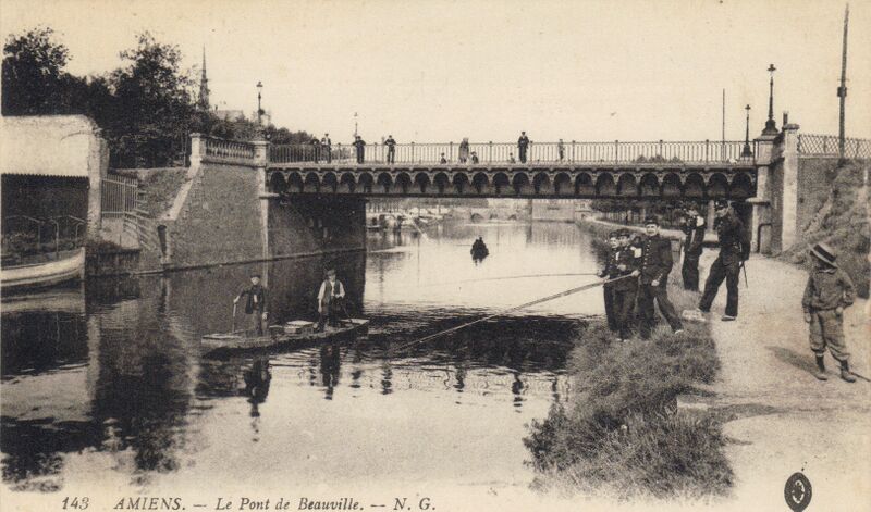 Fichier:CPA-Pont-Beauville-Pecheurs.jpg