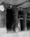 1910 - Escalier dans le mur Est