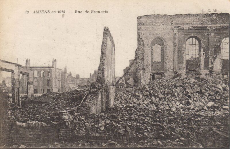 Fichier:CPA-19-rue-de-beauvais-1918.jpg