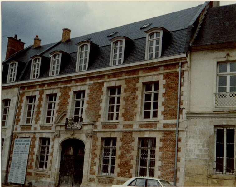Fichier:Place Saint-Michel 02 05 1988.jpg