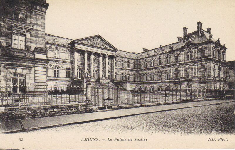 Fichier:CPA-Palais-de-Justice-portail.jpg