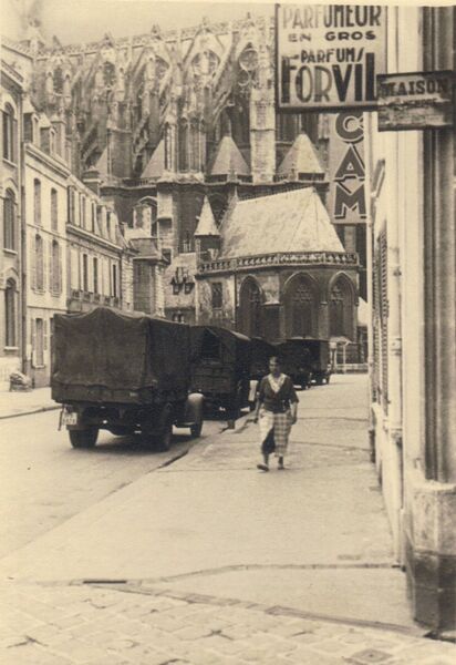 Fichier:Photo-cathedrale-24juillet1940.jpg
