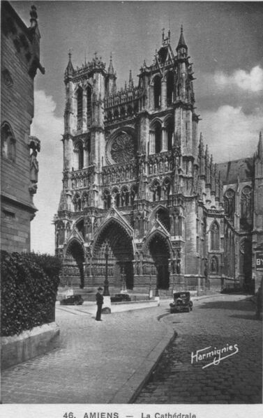 Fichier:CPA-Cathedrale-Parvis.jpg
