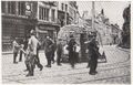Marchand de journaux en 1918, vue vers la Rue de la République