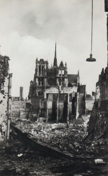 Fichier:CP-vue-sur-la-Cathedrale-ruines.jpg