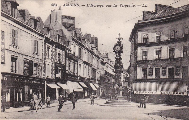 Fichier:CPA-Amiens-L-horloge-rue-des-Vergeaux-LL281.jpg