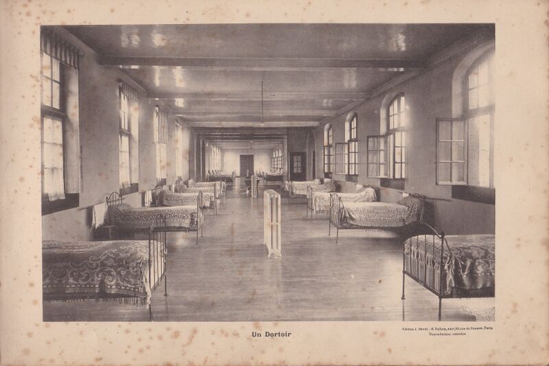 Fichier:Amiens-Ecole-normale-instituteurs-1913-1914-dortoir.jpg