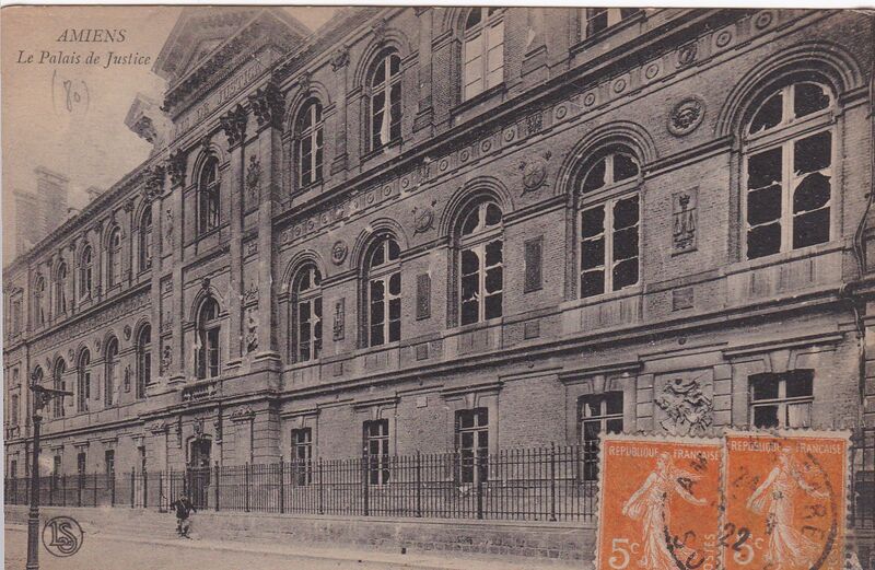 Fichier:CPA-Amiens-Palais-de-Justice-(lapinneur).jpg
