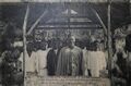 CPA-Exposition-internationale-Amiens-1906-village-sénégalais-un-groupe-à-la-mosquée.jpg