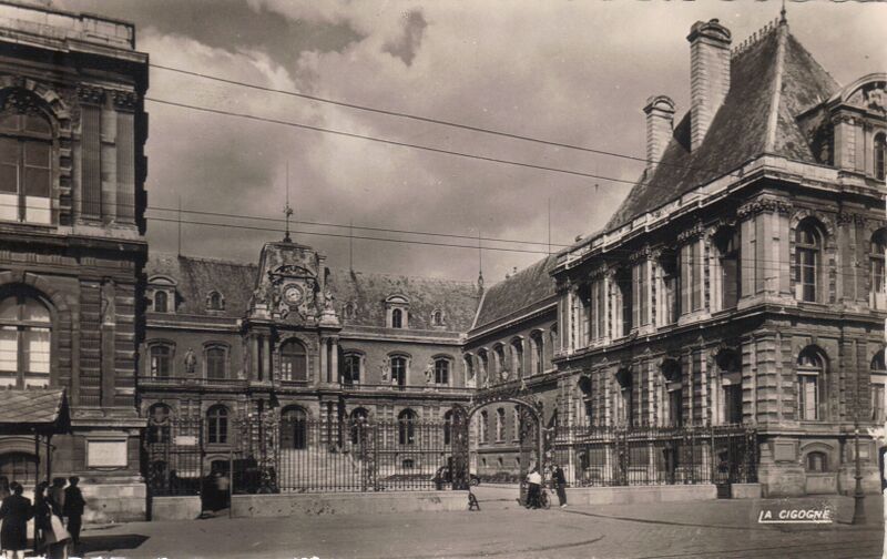 Fichier:CP-Hotel-de-Ville-1952.jpg
